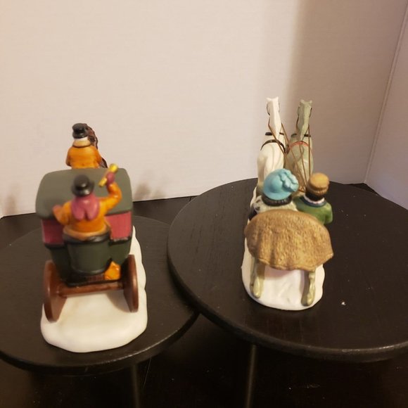 Department 56 Sleighride & Dover Coach Heritage Village Collection - Picture 8 of 8